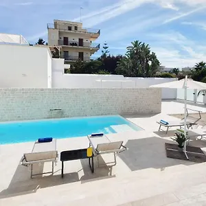 Appartamento Mediterranea - Seaview, Pool & Garden, Bari